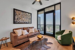 TV - Modern 1-Bedroom with City Views (Austin)
