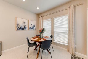 Dining - Troy 4BR Hub for Business Pros (Troy)