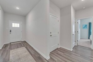 Interior - Troy 4BR Hub for Business Pros (Troy)
