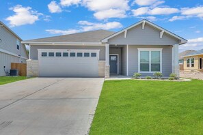 Exterior - Troy 4BR Hub for Business Pros (Troy)