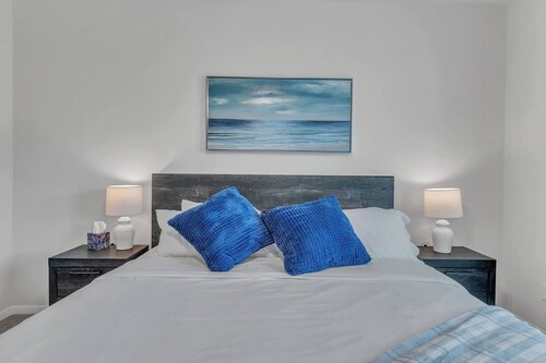 Troy 4BR Hub for Business Pros