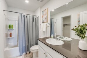Hair dryer - New Braunfels Executive 4 Bed (New Braunfels)