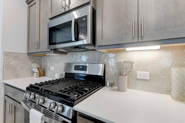 Cookware/dishes/utensils