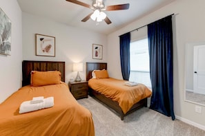 3 Schlafzimmer, Bügeleisen/Bügelbrett