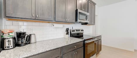 Cookware/dishes/utensils