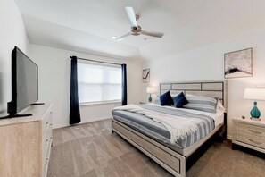 4 Schlafzimmer, Schreibtisch, Bügeleisen/Bügelbrett