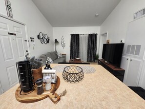 Smart TV - New Listing in Clearwater
King Bed Cozy Condo (Clearwater)