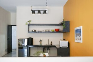 Batterie de cuisine, vaisselle et ustensiles