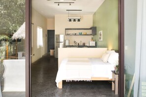 1 bedroom, desk, WiFi