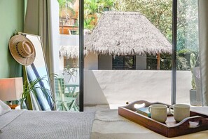 1 bedroom, desk, WiFi