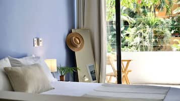 1 bedroom, desk, WiFi, bed sheets