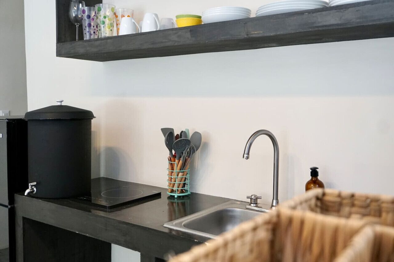 Batterie de cuisine, vaisselle et ustensiles