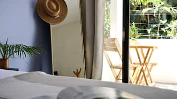 1 bedroom, desk, WiFi, bed sheets