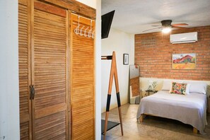 1 bedroom, desk, WiFi, bed sheets