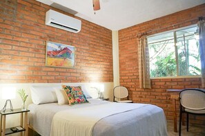 1 bedroom, desk, WiFi, bed sheets