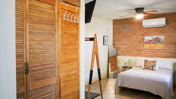 1 bedroom, desk, WiFi, bed sheets