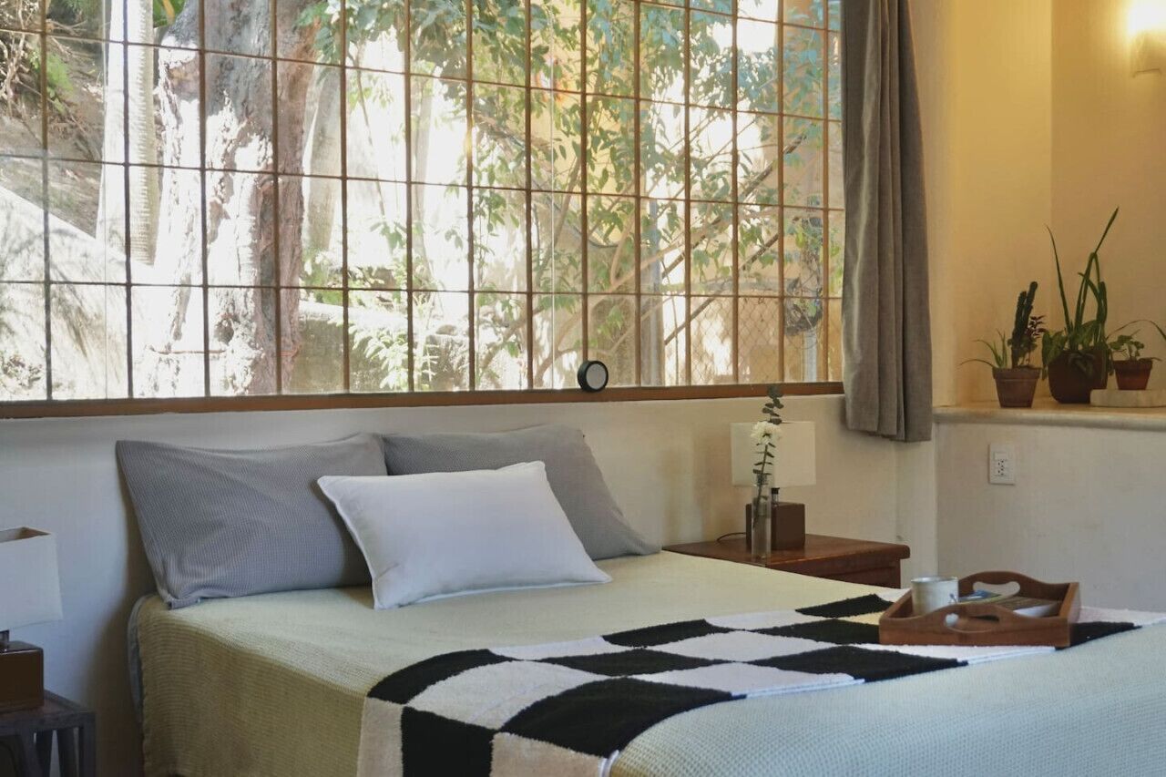 1 slaapkamer, een bureau, reisbedje, wifi