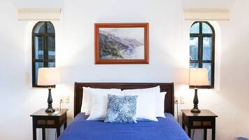 1 dormitorio, escritorio, tabla de planchar con plancha y wifi