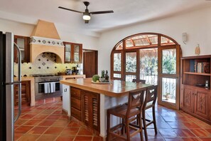 Fridge, oven, stovetop, dishwasher - Casa Nainoa - Home with Pool & Rooftop Palapa (Sayulita)