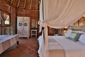 4 عدّة غرف نوم ومكتب ومكواة/لوح كي وسرير سفر