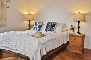 2 slaapkamers, een bureau, een strijkplank/strijkijzer, gratis wifi