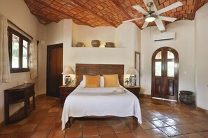 1 bedroom, desk, iron/ironing board, WiFi