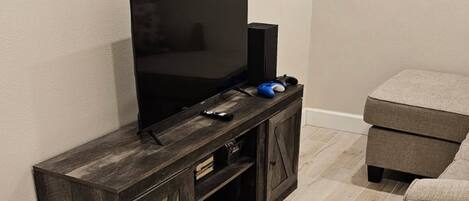 Älytelevisio, videopelejä, kirjoja