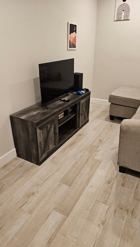 No cleaning fee. Cal King Suite 6 miles from DT.