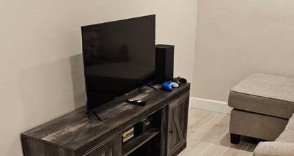 No cleaning fee. Cal King Suite 6 miles from DT.