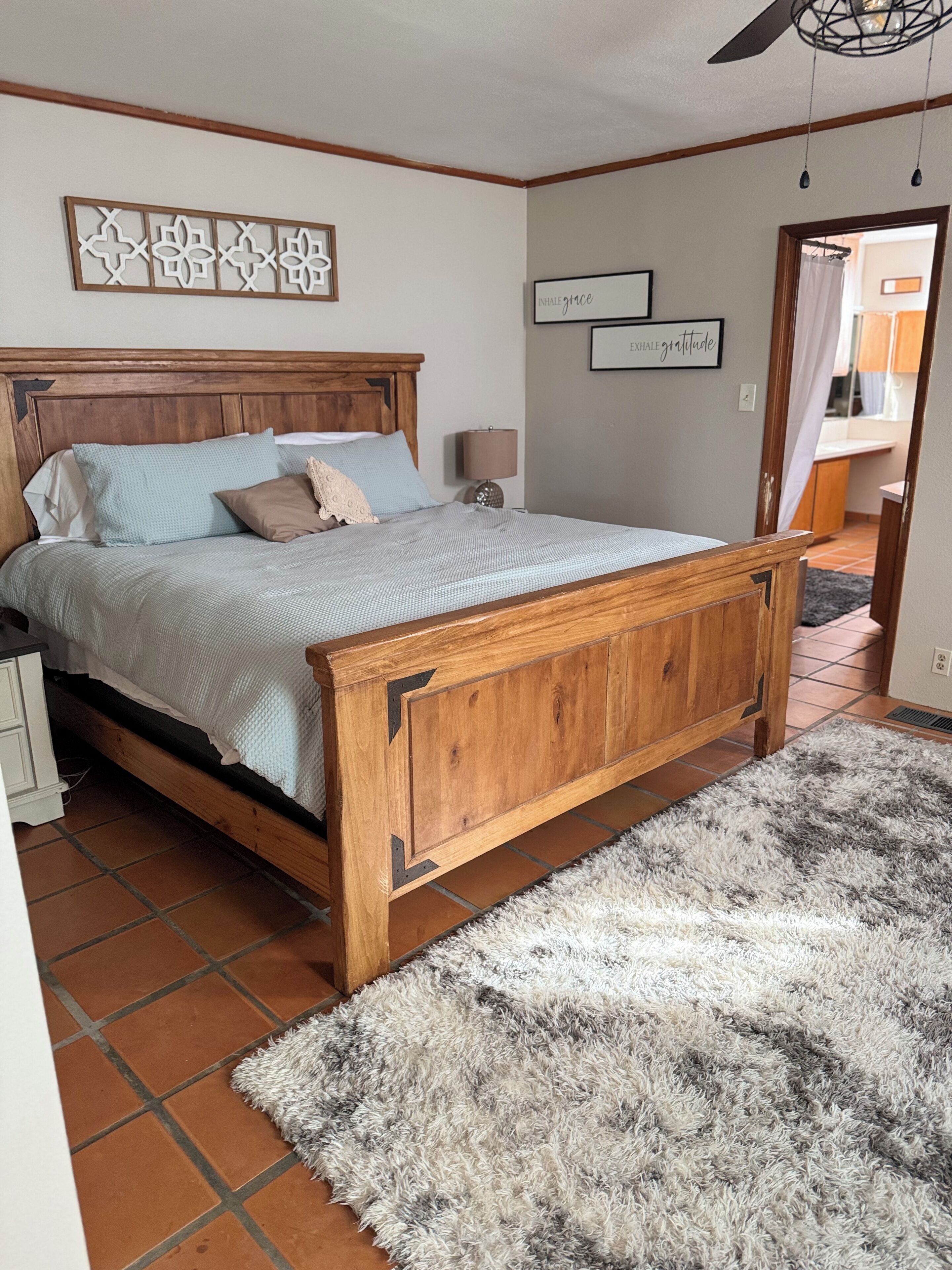 3 Schlafzimmer, Schreibtisch, Bügeleisen/Bügelbrett, Reisekinderbett