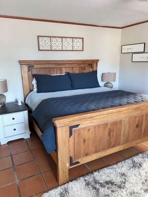 3 bedrooms, desk, iron/ironing board, travel cot