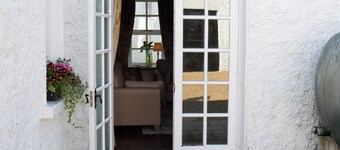 Hill House Lodge, overlooking the Rock of Cashel