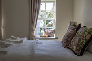 3 slaapkamers, een bureau, een strijkplank/strijkijzer, wifi