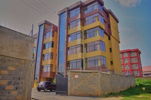 Exterior - Cozy clean and serene 2-bedroom apartment in delightful Kakamega with Wi-Fi (Kakamega)