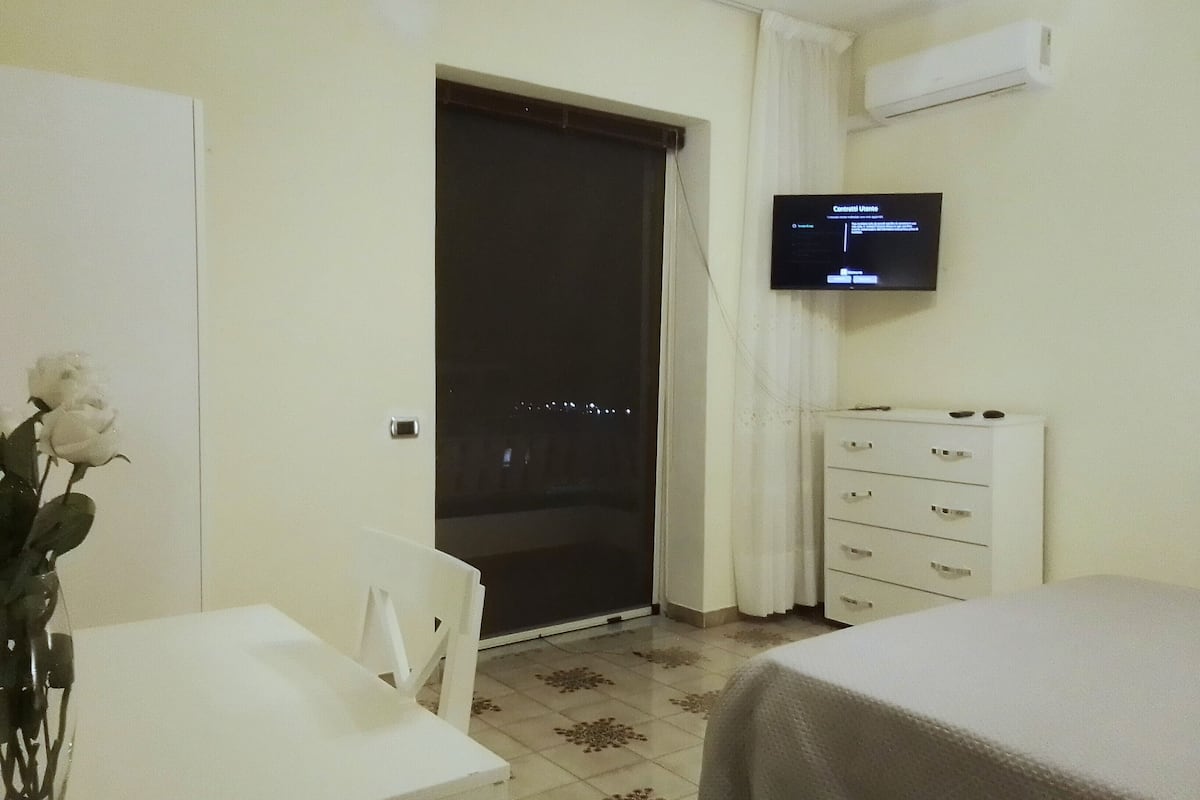 1 bedroom, premium bedding, down comforters, individually decorated