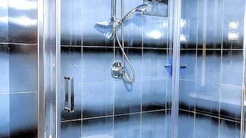 Dusche, Regendusche, kostenlose Toilettenartikel, Haartrockner