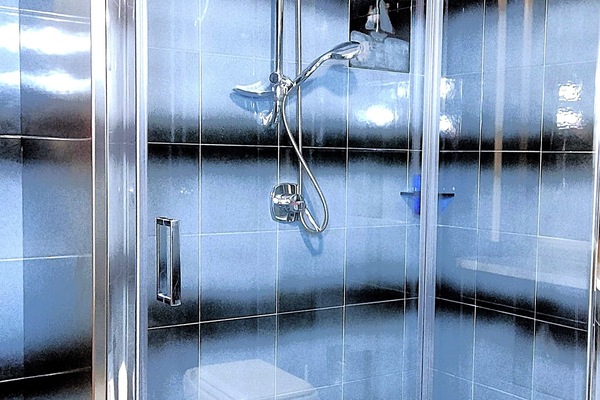 Douche, douche cascade, articles de toilette (gratuits)
