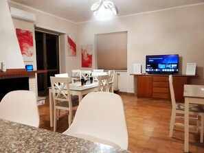 Full-sized fridge, microwave, oven, stovetop - House Revolution Style FC (Oliveto Citra)