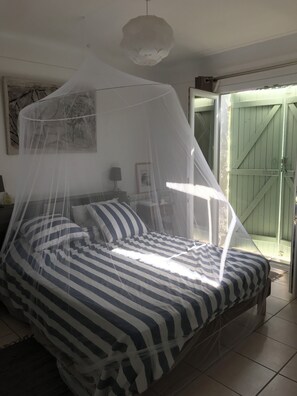 4 bedrooms, desk, iron/ironing board, travel cot