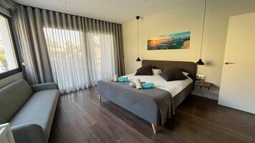 5 chambres, bureau, fer et planche Ă repasser, lit parapluie