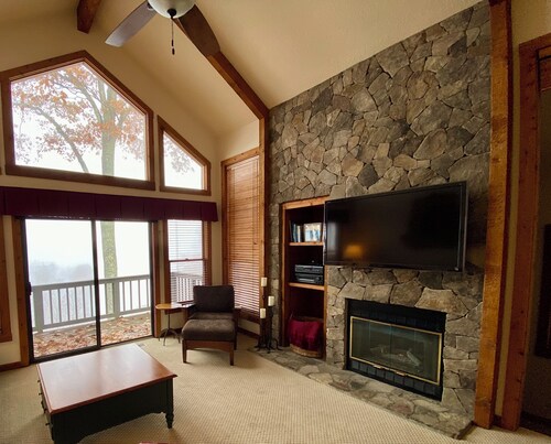 Mountain retreat! With spectacular views!