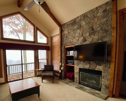 Mountain retreat! With spectacular views!