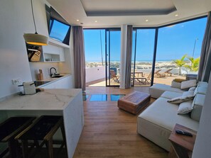 Deluxe Duplex, Ocean View | Private kitchen