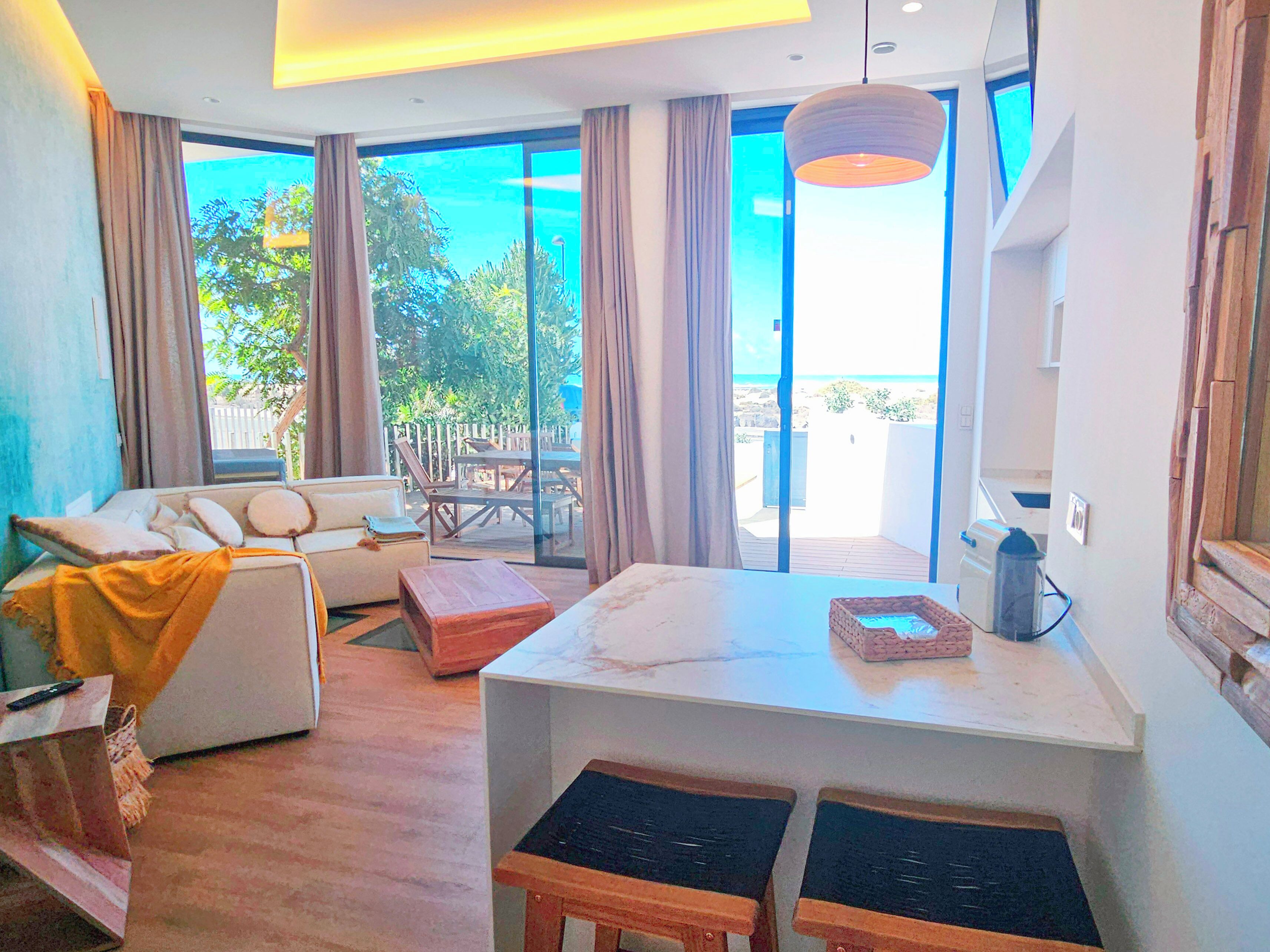 Deluxe-Maisonette, 2 Schlafzimmer, Meerblick | Wohnbereich | Flachbildfernseher
