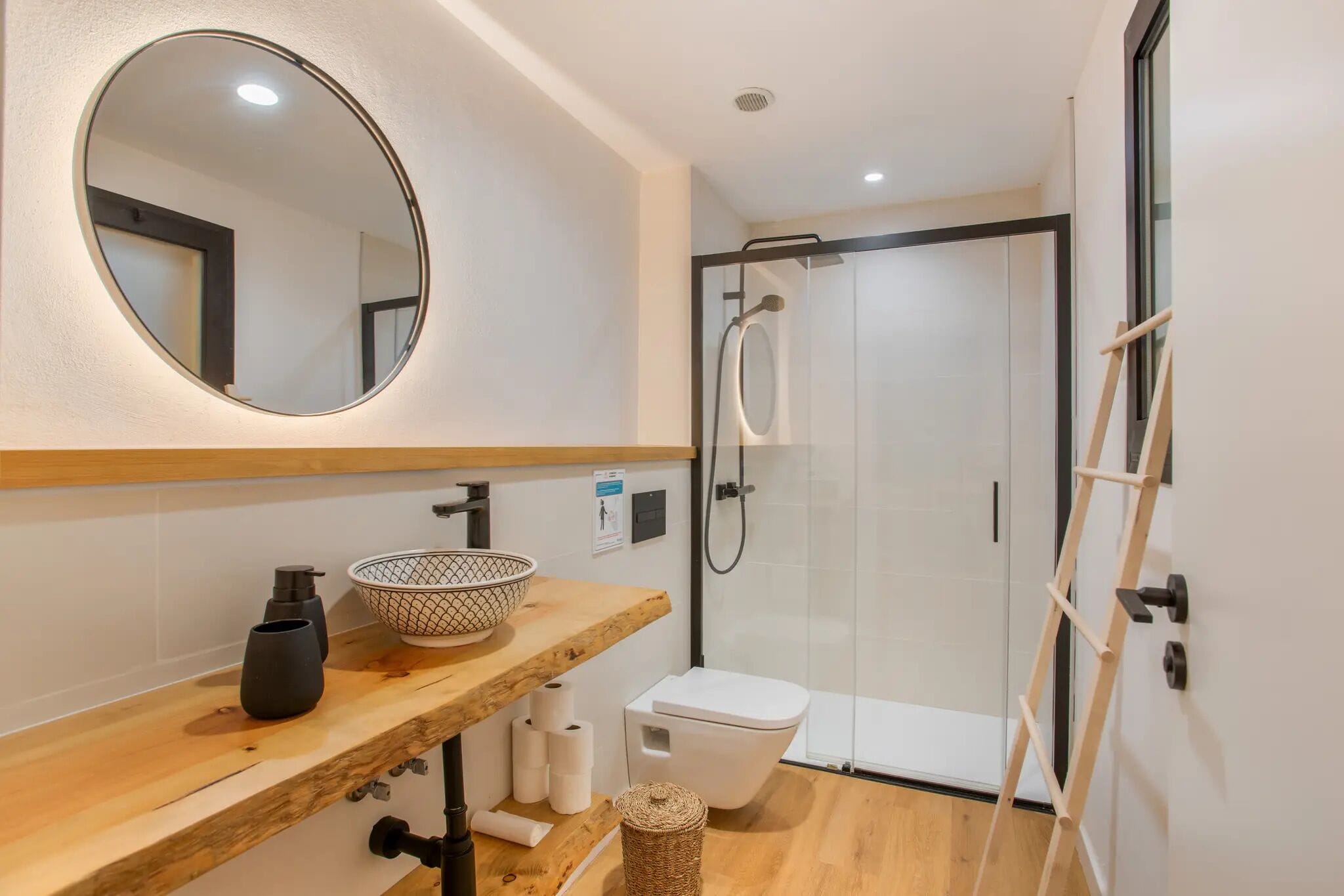 Appartement Duplex Deluxe, vue océan | Salle de bain | Douche, douche à « effet pluie », sèche-cheveux, bidet