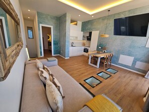 Maisonette, 2 Schlafzimmer, Meerblick | Wohnbereich | Flachbildfernseher