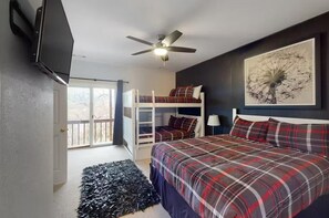 4 bedrooms, iron/ironing board, WiFi, bed sheets