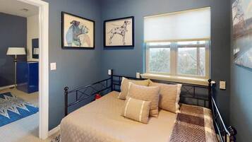 4 habitaciones, tabla de planchar con plancha, wifi y ropa de cama