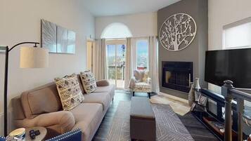 Televisión y chimenea