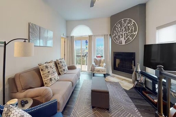 TV, fireplace